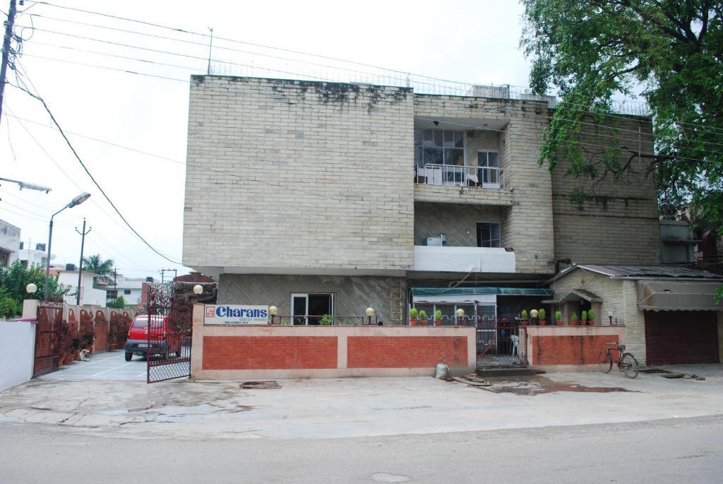 Charans Guest House Λάκναου Εξωτερικό φωτογραφία